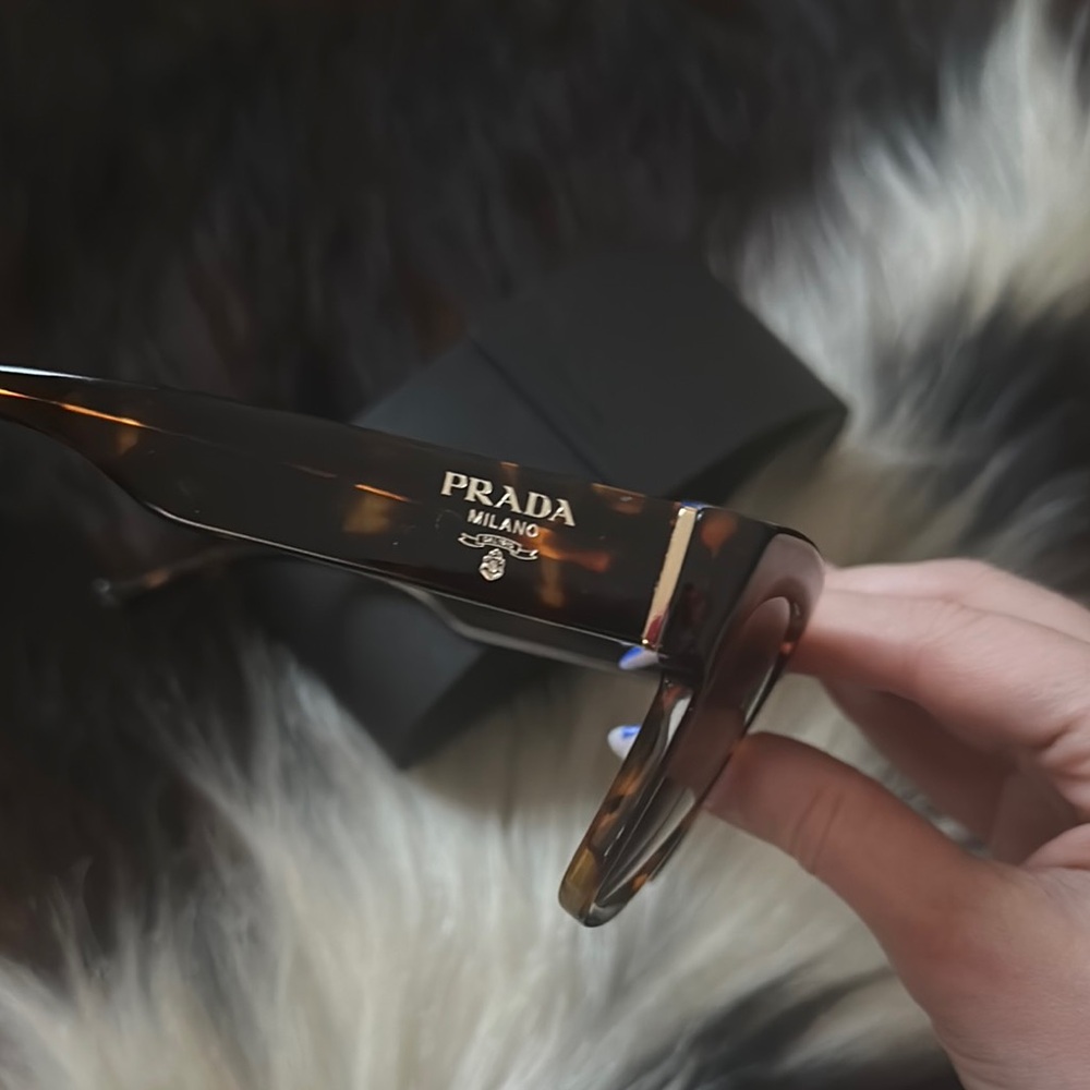 Prada sunglasses - Picture 2 of 4